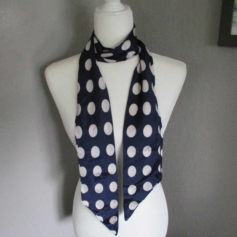 Navy and white pointed end scarf
